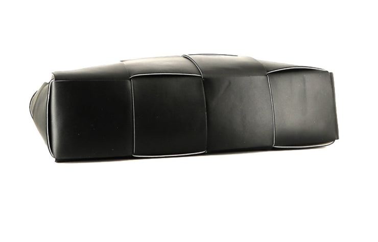 Shopping bag Bottega Veneta Arco 48 in pelle intrecciata nera