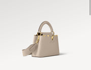 M24567
Borsa Capucines Mini